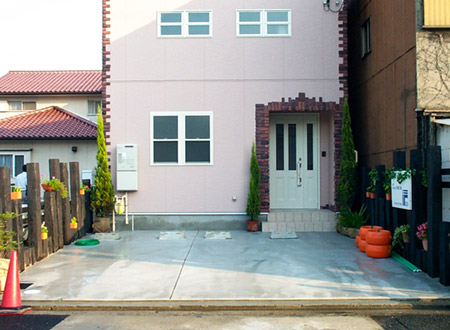 コンクリート舗装の駐車場